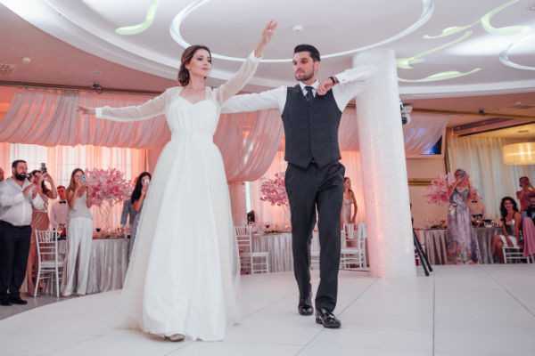 Алеса специально учила грузинский танец к свадьбе