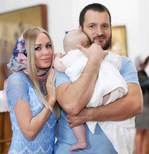 Алексей Самсонов с женой и сыном