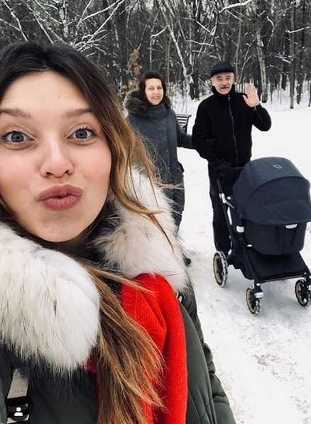 Регина Тодоренко с родителями