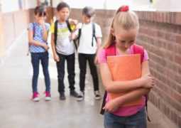 Травля ребенка в школе: 4 отличия от обычного конфликта