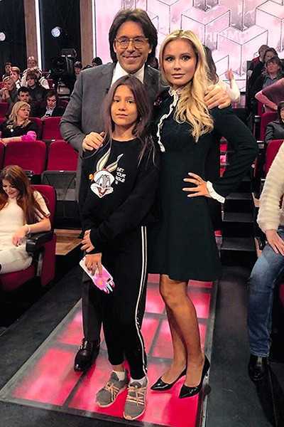 Борисова регулярно становится героиней программ главреда «СтарХита» Андрея Малахова. На фото — с дочкой Полиной, 26 января 2019 года