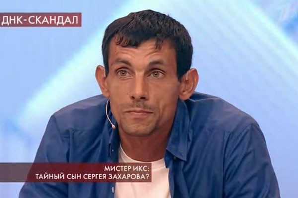 Александр Сабитов называет себя сыном Захарова