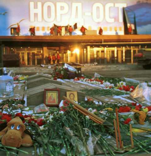Террористы удерживали заложников в здании театра с 23 по 26 октября 2002 года