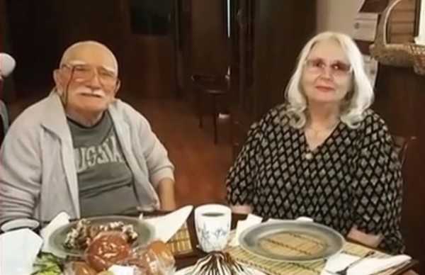 Армен Борисович проводит время с любимой женой