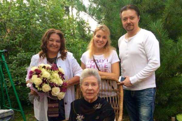 Родные Инны Макаровой: дочь Наталья Бондарчук, внук Иван Бурляев с женой