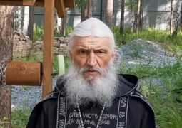 Как отцу Сергию удалось захватить монастырь и при чем тут «Уральские пельмени»: хронология событий