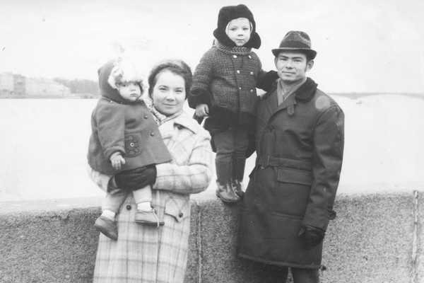 Андрей Федорцов с родителями и сестрой