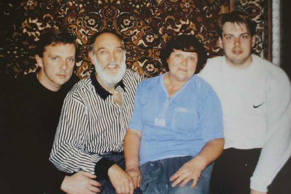 Геннадий Петрович с женой и сыновьями