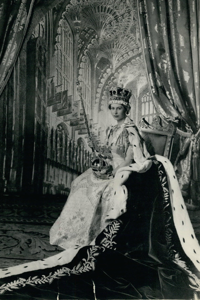 Боже, храни королеву! Как Елизавета II спасала семью от позора и скандалов