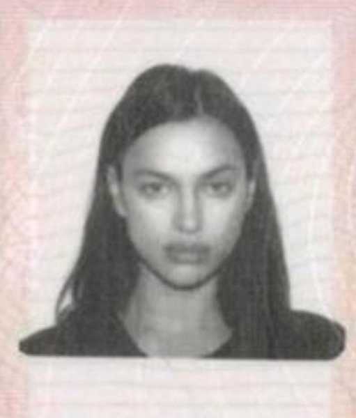 Идеальная даже на фото в паспорте: Ирина Шейк делится редким кадром