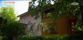 «Олигарх сказал, что я живу в курятнике»: Геннадий Зюганов провел экскурсию по двухэтажному дому в Подмосковье