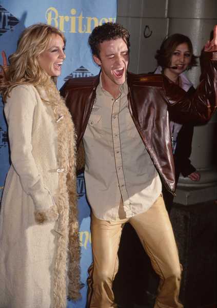 Окончательно простила? Бритни Спирс танцует в прозрачном платье под песню Джастина Тимберлейка