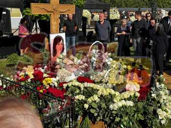 Петр Чернышев последним простился с Анастасией Заворотнюк: актрису похоронили на Троекуровском кладбище