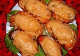 Шикарная закуска! Потребуется: куриная грудка, сыр, чеснок, лук, морковь, яйцо, батон, молоко. Как делать:…