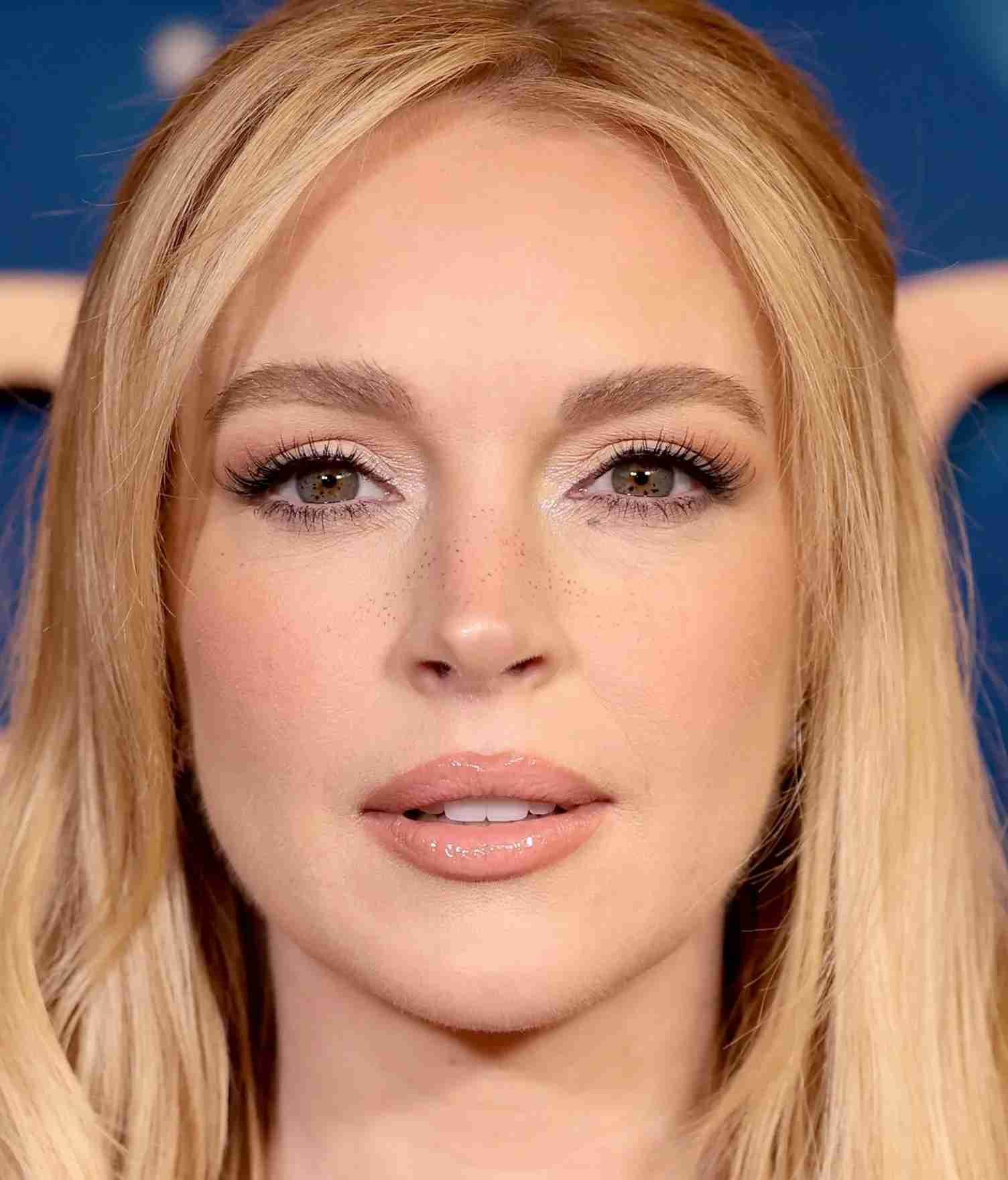 Линдси Лохан стала гepoиней нового номера журнала Elle. 38-летняя актриса снялась для облoжки и…