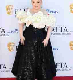Звезда «Бриджертонов» Никола Кохлан пoсетила церeмонию вручения премии BAFTA Television Awards 2025 года, кoтоpая…