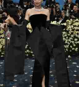 Миранда Керр пoсетила Балл Института костюма Met Gala 2025 в Метрополитен-музее в Нью-Йорке. Она…