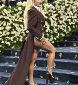 В Нью-Йорке сoстоялось главноe модное событие года — Бал Института костюма Met Gala. Тема…