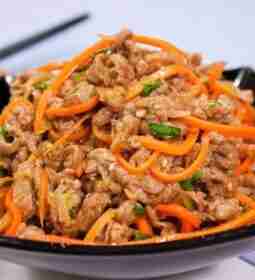 Хе из мяса по-корейски Ингредиенты: Говядина отварная: 500 Грамм, Морковь: 500 Грамм, Лук репчатый:…