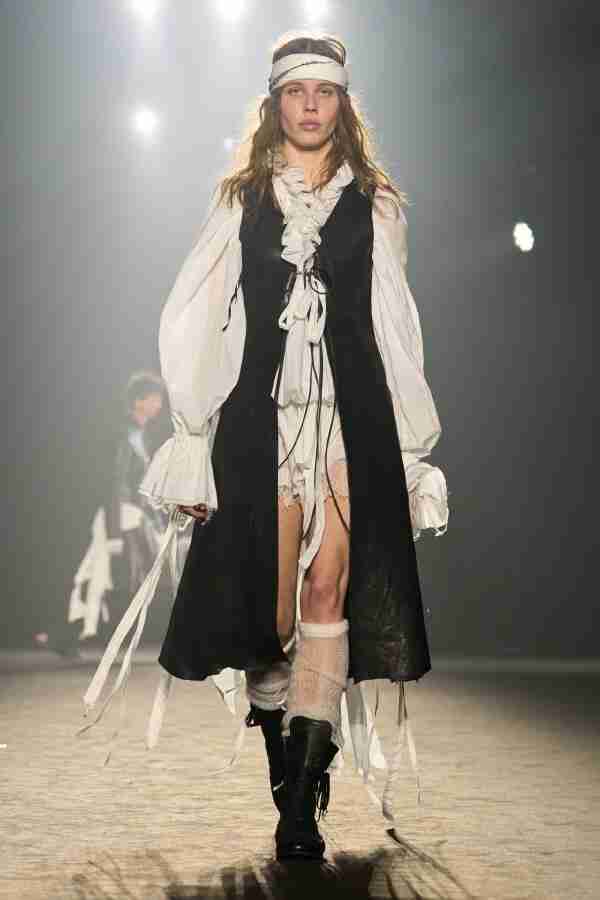 Коллекция Ann Demeulemeester Ready-To-Wear Осень-Зима 2025-2026