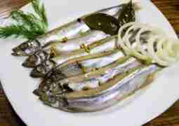 МОЙВА СЛАБОСОЛЕНАЯ — ОЧЕНЬ ВКУСНО! Мойву промыть и сложить в банку. Приготовить рассол :…