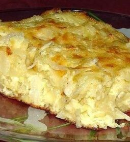 Очень вкусная запеканка из капусты Ингредиенты: — 3 яйца — 3 столовые ложки майонеза…