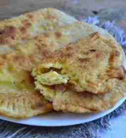 Чебуреки с сыром Чебуреки с сыром готовятся так же просто, как и привычные всем…