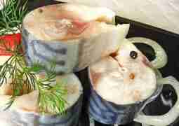 В таком маринаде скумбрия не уступает по вкусу красной рыбе Ингредиенты: — Скумбрия (замороженная,…