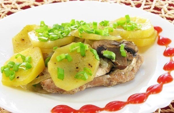 Свинина с грибами и картофелем, запеченная в фольге Ингредиенты 500 г филе свинины (я…