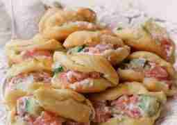 Вкуснейший перекус Профитроли с форелью с/с, огурцом и творожным сыром Для профитролей: вода -…