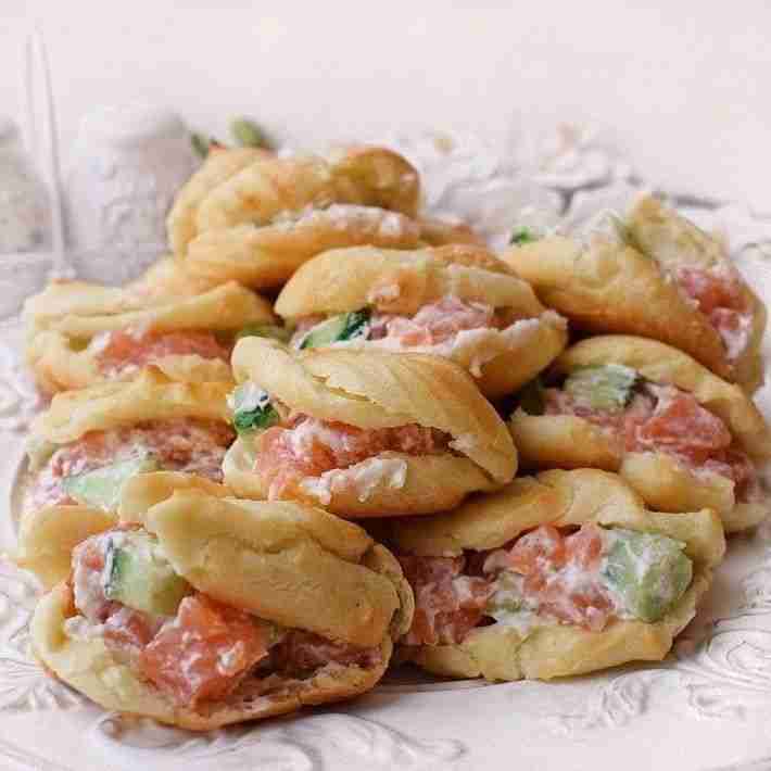 Вкуснейший перекус Профитроли с форелью с/с, огурцом и творожным сыром Для профитролей: вода -…