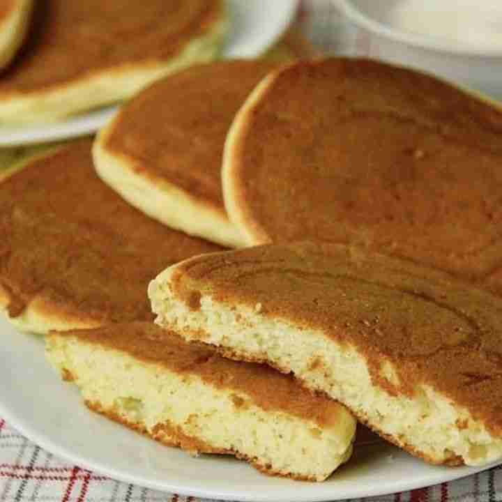Вкуснейшие творожные оладьи Ингредиенты: 2 яйца 90 грамм творога 50 грамм кефира 80 грамм…