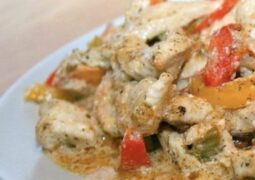 Вкуснейший ужин за 20 минут: тушеная курица с овощами. Ингредиенты: Куриное филе — 700…
