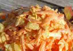 Морковный салат с ананасом и копченым сыром. Вы должны это попробовать, вкус не забываемый….