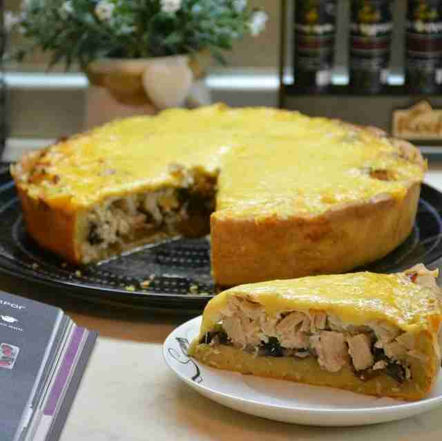 Пирог с курицей и грибами  Ингредиенты: Для теста: Мука — 250 г Сметана -…