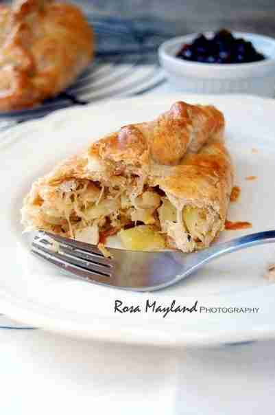 Пирожки с картошкой, кислой капустой и сыром Ингредиенты: Тесто: Мука – 200 г Непросеянная…
