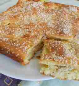 «Заливной» пирог с картошкой и курицей Тесто: 2 стакана муки,  200 гр. сметаны или…