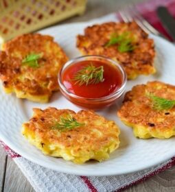 Луковые котлеты Ингредиенты: Лук репчатый — 250 г Яйца куриные — 1 шт. Мука…