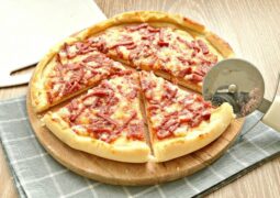 Сконы с сыром и колбасой Ингредиенты: 2 стакана муки 1 столовая ложка сахара 1…